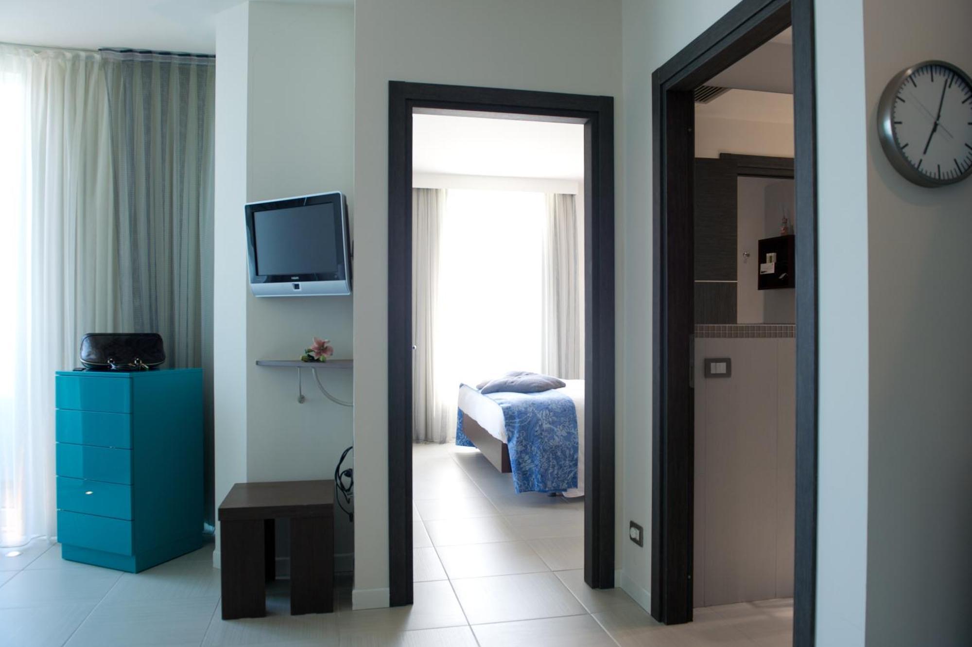 Blu Suite Resort เบลลาเรีย-อีเจอา มารีนา ภายนอก รูปภาพ