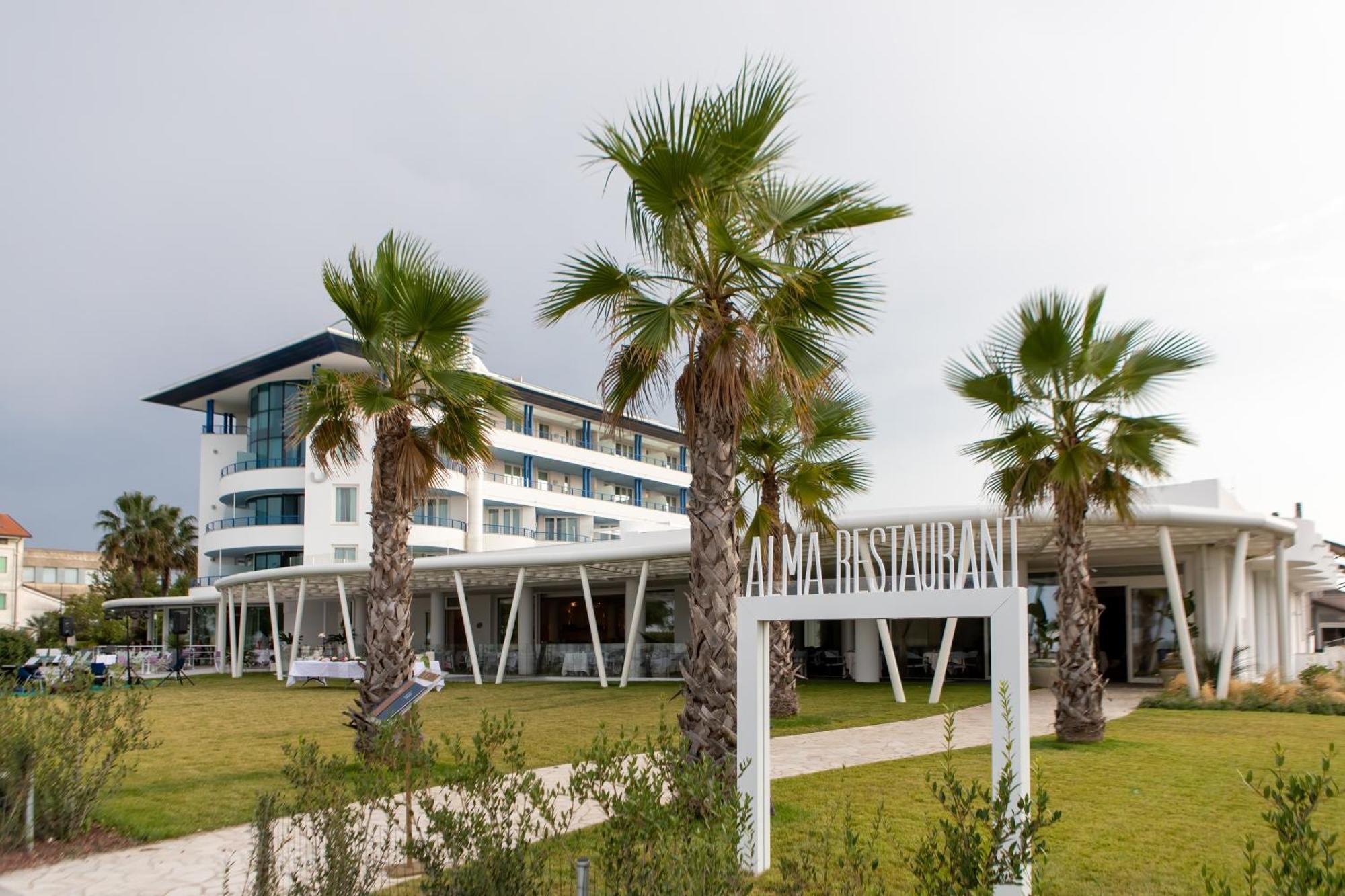 Blu Suite Resort เบลลาเรีย-อีเจอา มารีนา ภายนอก รูปภาพ